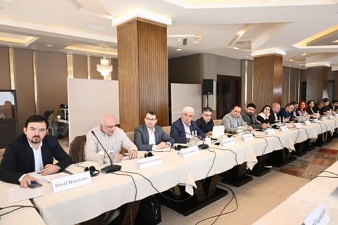 Azərbaycan və Ermənistanın vətəndaş cəmiyyəti nümayəndələrinin iştirakı ilə dəyirmi masa keçirilib - YENİLƏNİB