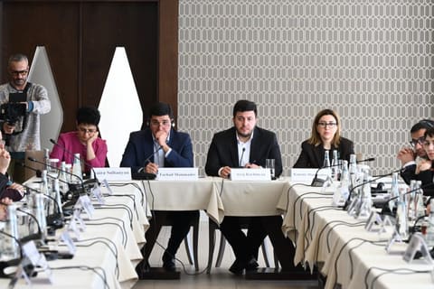 “Sülh Körpüsü” təşəbbüsünün iştirakçıları Qəbələdə  Hikmət Hacıyevlə görüşüblər
