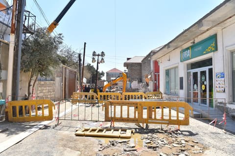 Üzərində evlər tikildiyinə görə çökən kollektorun qəzalı hissəsi dəyişdirilir 