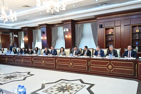 İqtisadi siyasət, sənaye və sahibkarlıq komitəsinin iclası keçirilib - FOTOLAR