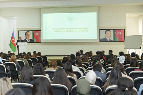Nazir müavini Qubada ümumi və ali təhsil müəssisələrinin pedaqoji heyəti ilə görüşüb