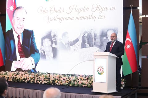 “Ulu Öndər Heydər Əliyev və Azərbaycanın memarlıq irsi” mövzusunda tədbir keçirilib