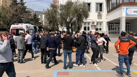Türkiyədə məktəbə silahlı hücumda ölənlərin sayı artıb - YENİLƏNİB 4