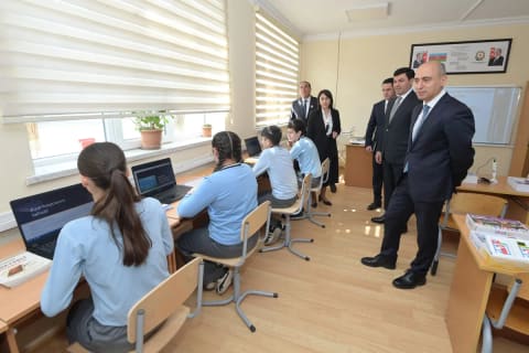 Emin Əmrullayev Xaçmazda tədris prosesi ilə tanış olub