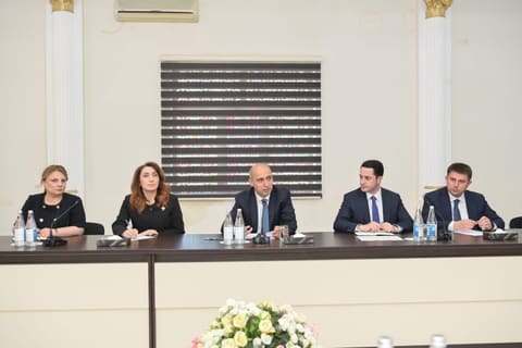 Emin Əmrullayev Quba-Xaçmaz regionu üzrə bir qrup təhsil işçisi ilə görüşlər keçirib