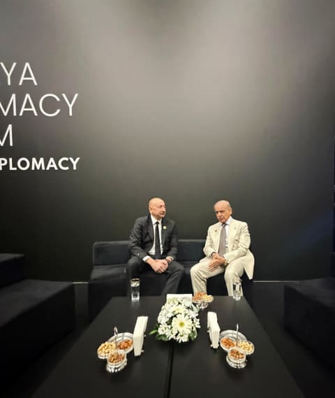  İlham Əliyev Antalya Diplomatiya Forumu çərçivəsində Pakistanın Baş naziri ilə görüşüb