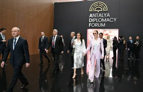 Mehriban Əliyeva Antalyada Fələstinə həsr olunan tədbirdə iştirak edib - FOTOLAR