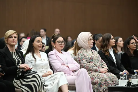 Mehriban Əliyeva Antalyada Fələstinə həsr olunan tədbirdə iştirak edib - FOTOLAR