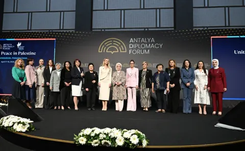 Mehriban Əliyeva Antalyada Fələstinə həsr olunan tədbirdə iştirak edib - FOTOLAR