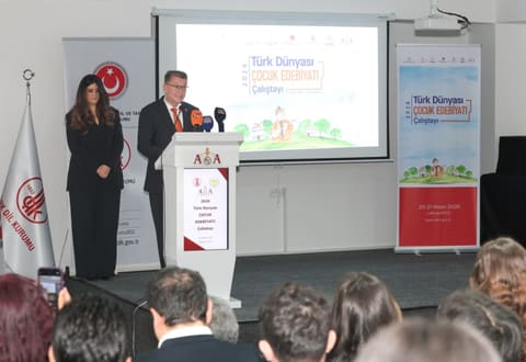 Türk Dünyası Uşaq Ədəbiyyatı Seminarı öz işinə başlayıb