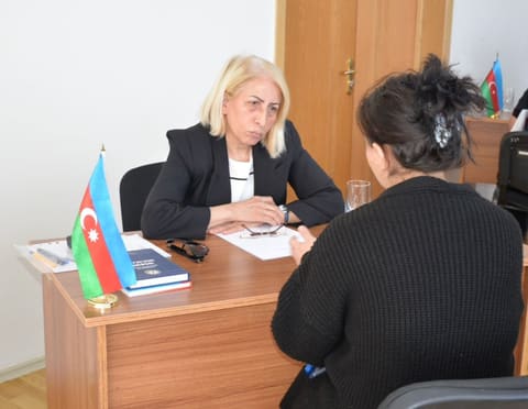 Vəkillər qadın və yeniyetmə məhkumlara hüquqi yardım göstəriblər