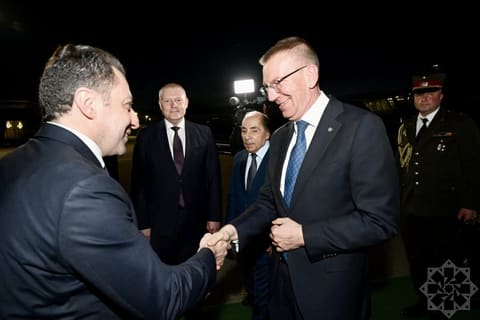 Latviya Prezidenti Azərbaycana rəsmi səfərə gəlib