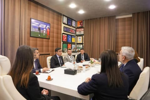 Fərid Qayıbov Türkiyənin Gənclər və İdman Nazirliyinin nümayəndə heyəti ilə görüşüb