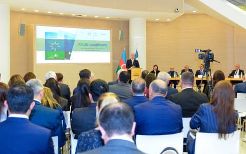 Qlobal təhsil təcrübələrini birləşdirən “Yeni çağırışlar” kitabı təqdim edilib