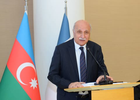 Qlobal təhsil təcrübələrini birləşdirən “Yeni çağırışlar” kitabı təqdim edilib