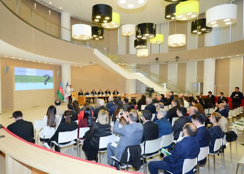 Qlobal təhsil təcrübələrini birləşdirən “Yeni çağırışlar” kitabı təqdim edilib