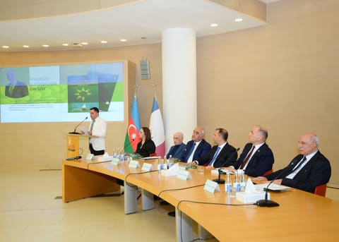 Qlobal təhsil təcrübələrini birləşdirən “Yeni çağırışlar” kitabı təqdim edilib