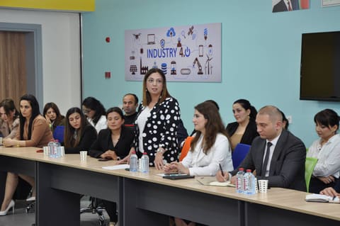 Elm və təhsil nazirinin müavini Şamaxıda müəllim və valideynlərlə görüşüb