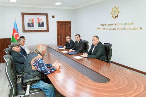 Naxçıvanda Çernobıl qəzası ilə əlaqədar əlilliyi olan şəxslərə avtomobillər təqdim olunub