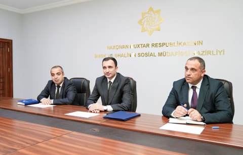 Naxçıvanda Çernobıl qəzası ilə əlaqədar əlilliyi olan şəxslərə avtomobillər təqdim olunub