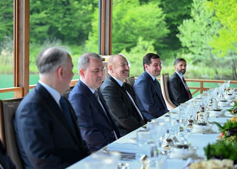 Qəbələdə Prezident İlham Əliyevin adından Çexiyanın Baş nazirinin şərəfinə rəsmi lanç verilib