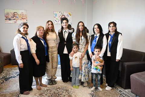 Leyla Əliyeva və Arzu Əliyeva Şəkidə uşaq evi sosial xidmət müəssisəsində olublar