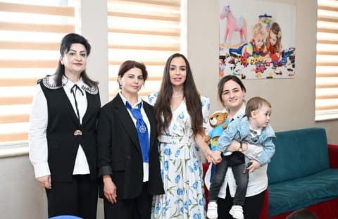 Leyla Əliyeva və Arzu Əliyeva Şəkidə uşaq evi sosial xidmət müəssisəsində olublar