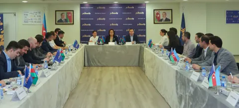Məleykə Abbaszadə “Yüksəliş” müsabiqəsinin qalibləri ilə növbəti görüş keçirib