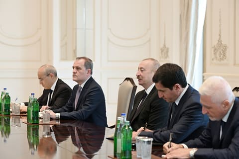 İlham Əliyev Birləşmiş Ərəb Əmirliklərinin nümayəndə heyətini qəbul edib