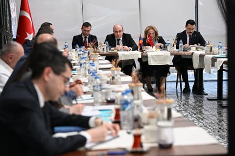 Ermənistan və Türkiyə arasında Gümrü-Qars dəmir yolunun bərpası müzakirə olunub