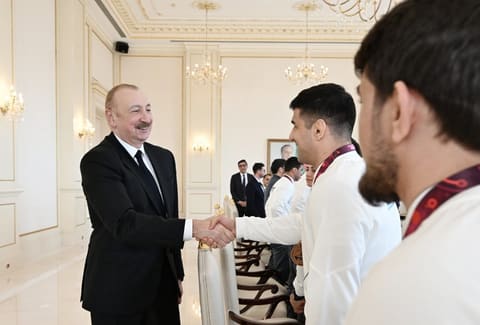 Prezident Avropa çempionatında komanda hesabında çempion olan güləşçiləri qəbul edib - YENİLƏNİB