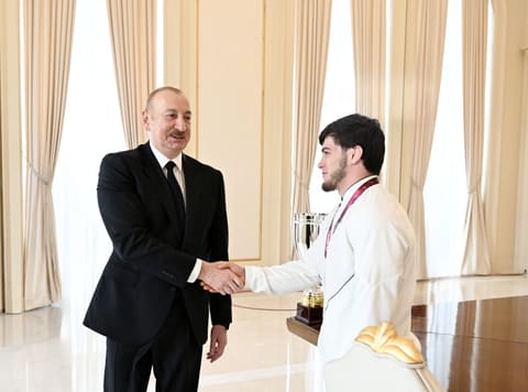 Prezident Avropa çempionatında komanda hesabında çempion olan güləşçiləri qəbul edib - YENİLƏNİB