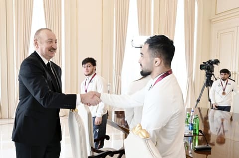 Prezident Avropa çempionatında komanda hesabında çempion olan güləşçiləri qəbul edib - YENİLƏNİB