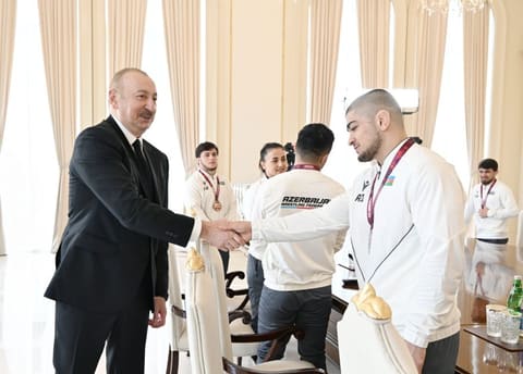 Prezident Avropa çempionatında komanda hesabında çempion olan güləşçiləri qəbul edib - YENİLƏNİB