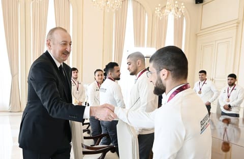 Prezident Avropa çempionatında komanda hesabında çempion olan güləşçiləri qəbul edib - YENİLƏNİB