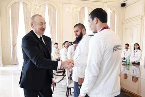 Prezident Avropa çempionatında komanda hesabında çempion olan güləşçiləri qəbul edib - YENİLƏNİB