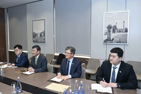 Ceyhun Bayramov Koreya rəsmisi ilə danışıqlar aparıb