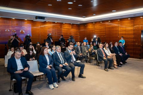 “İctimai proseslər media müstəvisində” mövzusunda III Forumda “Şəhərsalma və Memarlıq İli”ndə media gündəmi”nə həsr olunan panel sessiya təşkil edilib