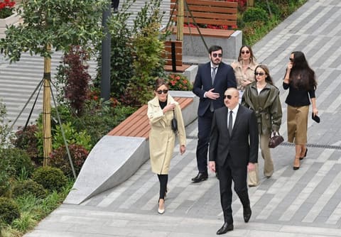 İlham Əliyev Bakının İslam Səfərli küçəsinin yenidənqurmadan sonra açılışında iştirak edib