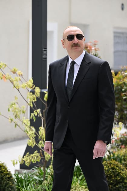 İlham Əliyev Bakının İslam Səfərli küçəsinin yenidənqurmadan sonra açılışında iştirak edib