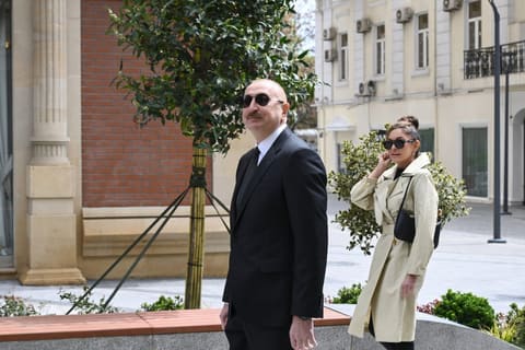 İlham Əliyev Bakının İslam Səfərli küçəsinin yenidənqurmadan sonra açılışında iştirak edib