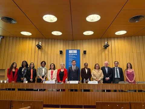 XİN müavini Parisdə iqlim və enerji məsələlərini müzakirə edib