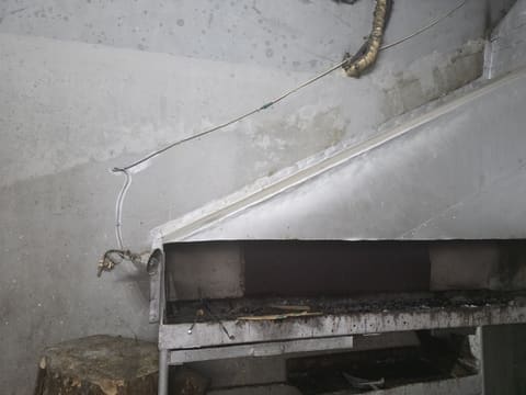 Yanğın təhlükəli şadlıq sarayının fəaliyyəti dayandırılıb