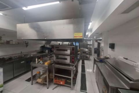 Bulvarda fəaliyyət göstərən əyləncə klubunda istehlaka yararsız qida məhsulları aşkarlanıb