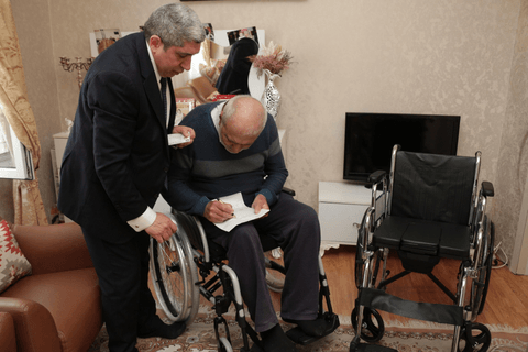 200 şəxsə reabilitasiya vasitələri ünvanlarına aparılaraq təqdim edilib - Fotolar