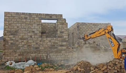 FHN tərəfindən qanunsuz tikililər sökülüb