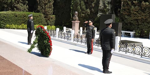 Səfərbərlik Xidmətinin şəxsi heyəti Heydər Əliyevin məzarını ziyarət edib