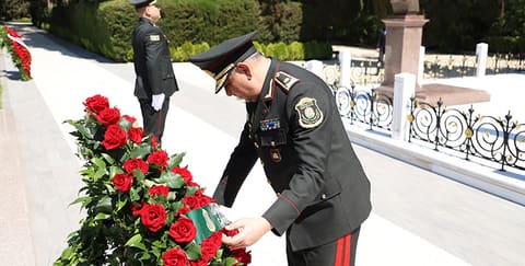 Səfərbərlik Xidmətinin şəxsi heyəti Heydər Əliyevin məzarını ziyarət edib