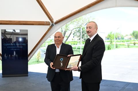 Prezident və birinci xanım Şükürbəyli kəndinə köçən sakinlərlə görüşüblər - YENİLƏNİB