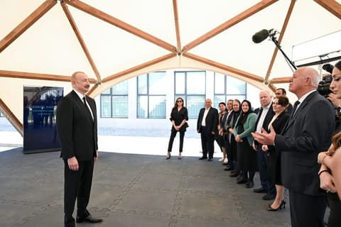 Prezident və birinci xanım Şükürbəyli kəndinə köçən sakinlərlə görüşüblər - YENİLƏNİB